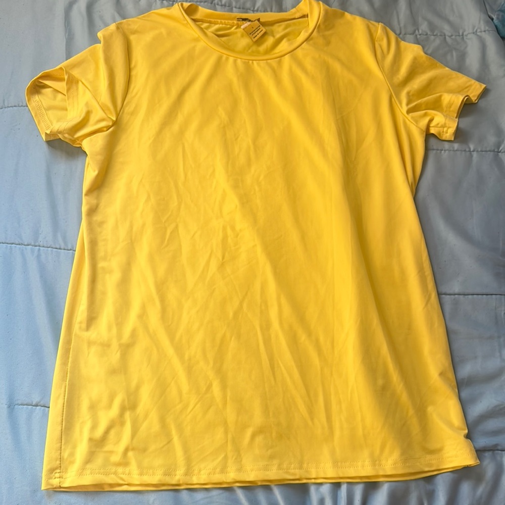 Yellow plain shirt.
